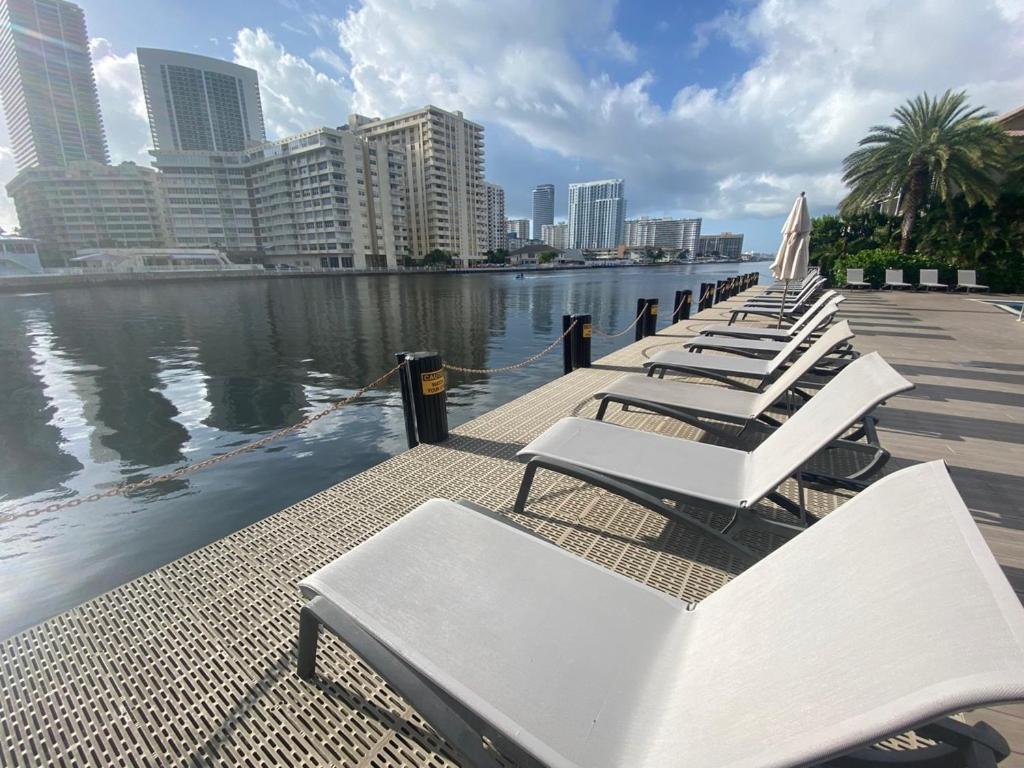 Studio In Hallandale 2 Beds شاطئ هالانديل المظهر الخارجي الصورة