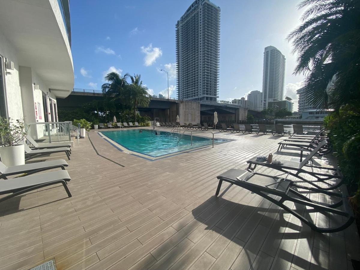 Studio In Hallandale 2 Beds شاطئ هالانديل المظهر الخارجي الصورة
