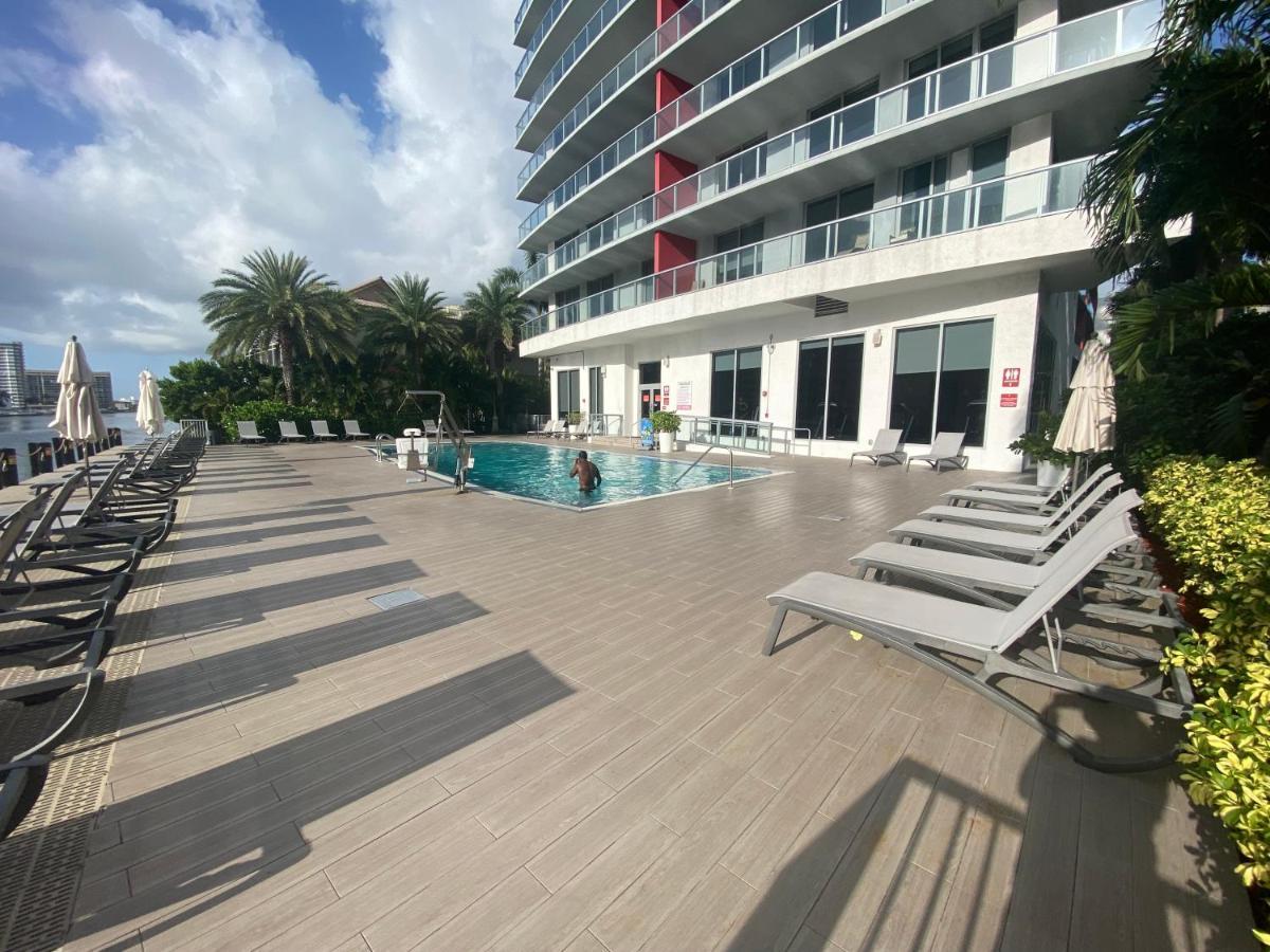 Studio In Hallandale 2 Beds شاطئ هالانديل المظهر الخارجي الصورة