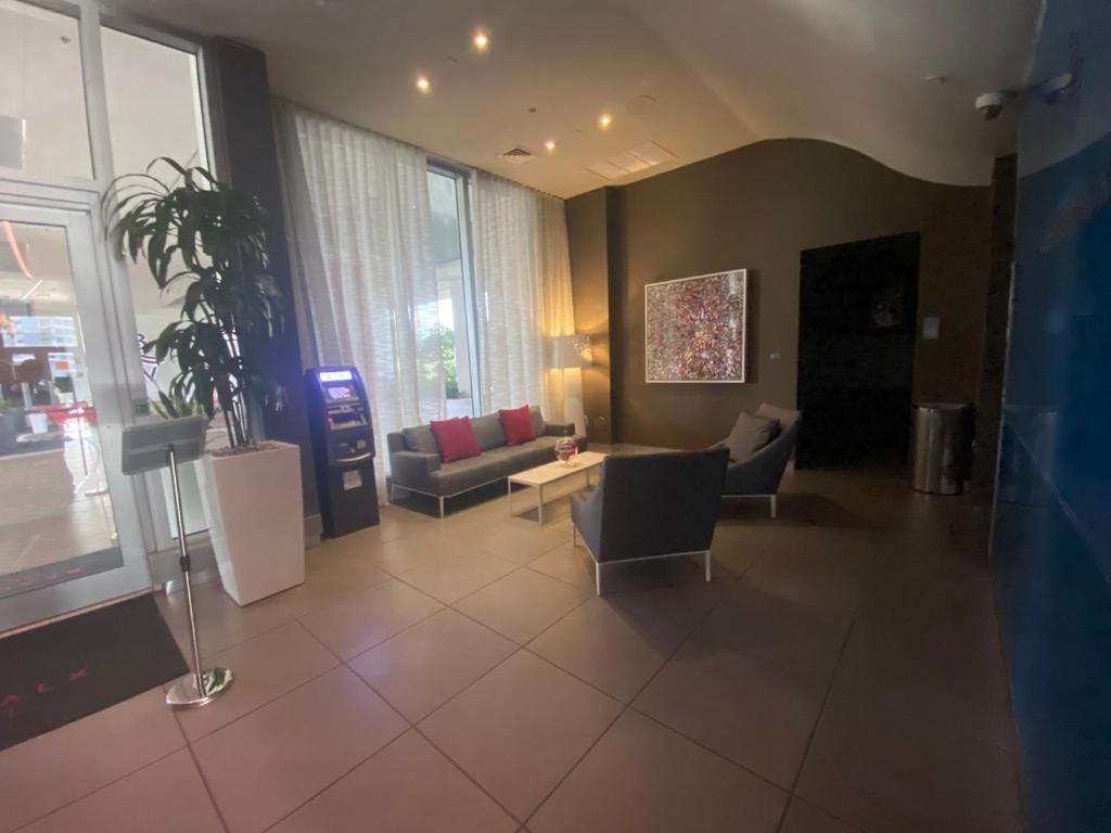Studio In Hallandale 2 Beds شاطئ هالانديل المظهر الخارجي الصورة